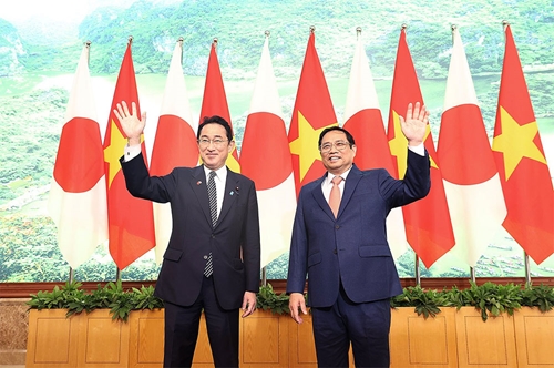 Thủ tướng Chính phủ Phạm Minh Chính và Thủ tướng Nhật Bản gặp gỡ báo chí sau hội đàm